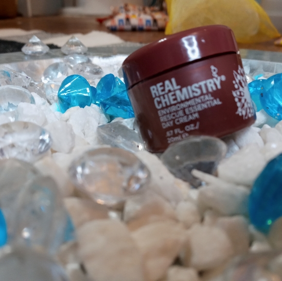 Real chemistry environmental essential moisturizer - Picture 3 of 7